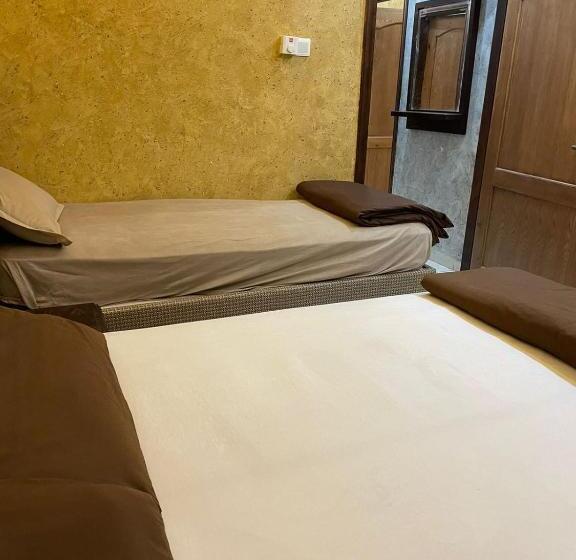 سوییت خانوادگی, Aqaba Roza