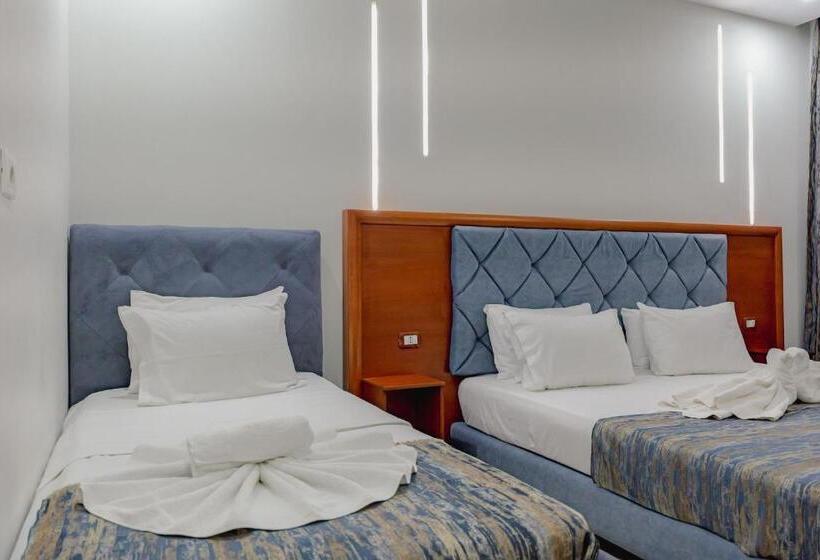 اتاق استاندارد سه تخته با بالکن, Divo Palace