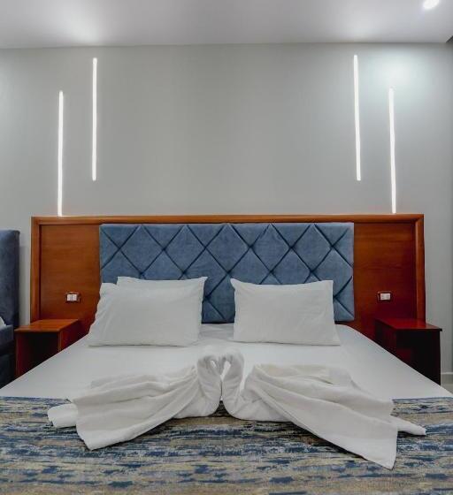 اتاق استاندارد سه تخته با بالکن, Divo Palace