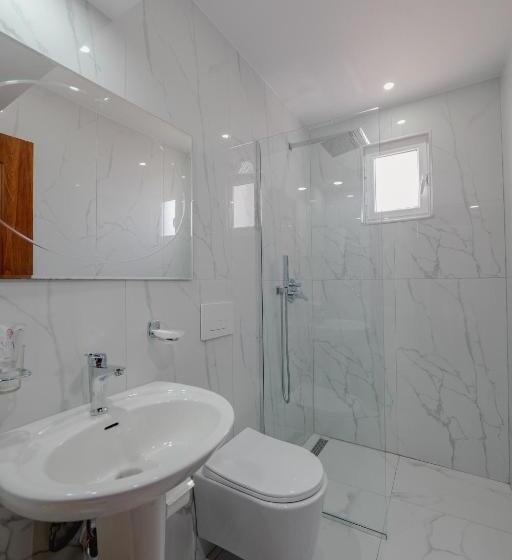 اتاق خانوادگی با چشم‌انداز دریا, Divo Palace