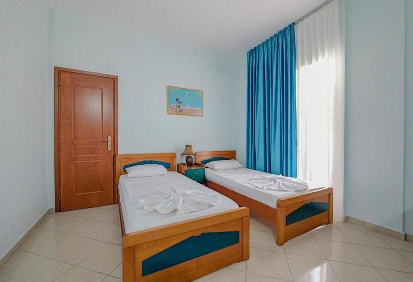 اتاق خانوادگی با چشم‌انداز دریا, Divo Palace