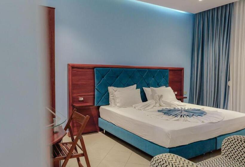 اتاق خانوادگی با چشم‌انداز دریا, Divo Palace