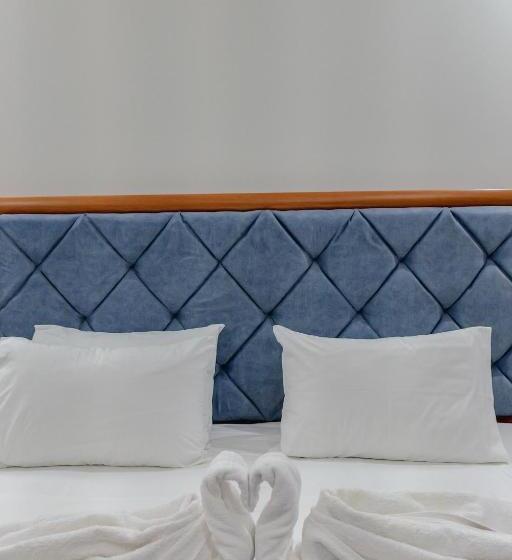 اتاق خانوادگی با چشم‌انداز دریا, Divo Palace