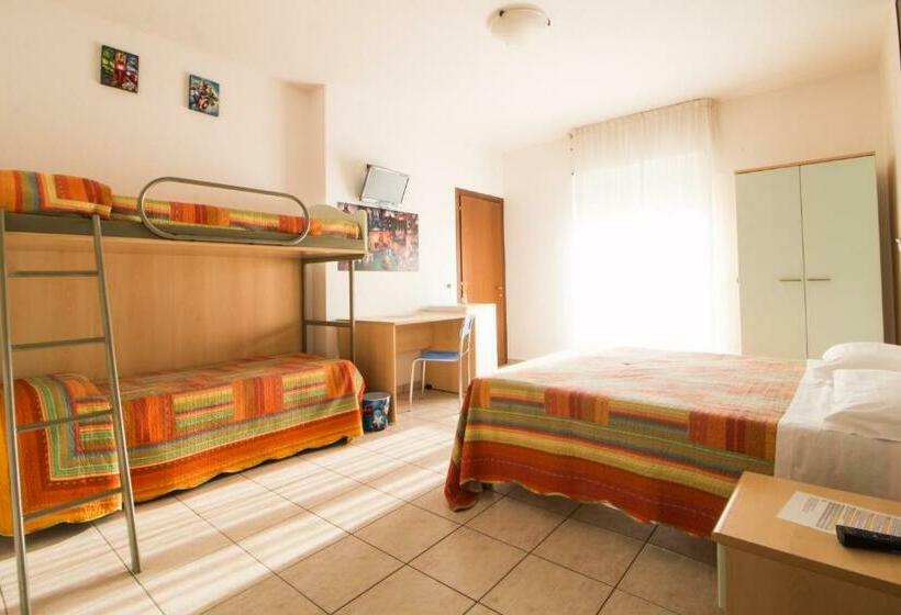 اتاق استاندارد چهار تخته, Villa Cesare B&b