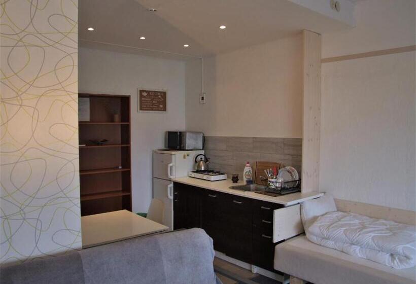 استودیوی استاندارد, Jurgis Guest House