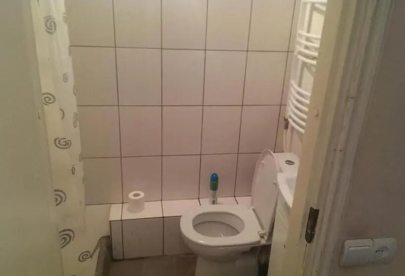 استودیوی استاندارد, Jurgis Guest House