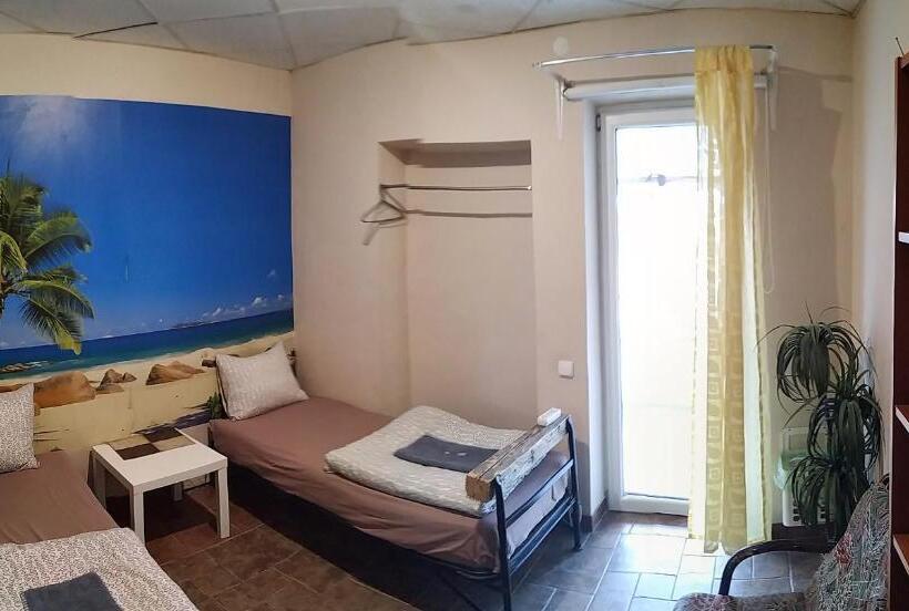 اتاق اکونومی, Jurgis Guest House