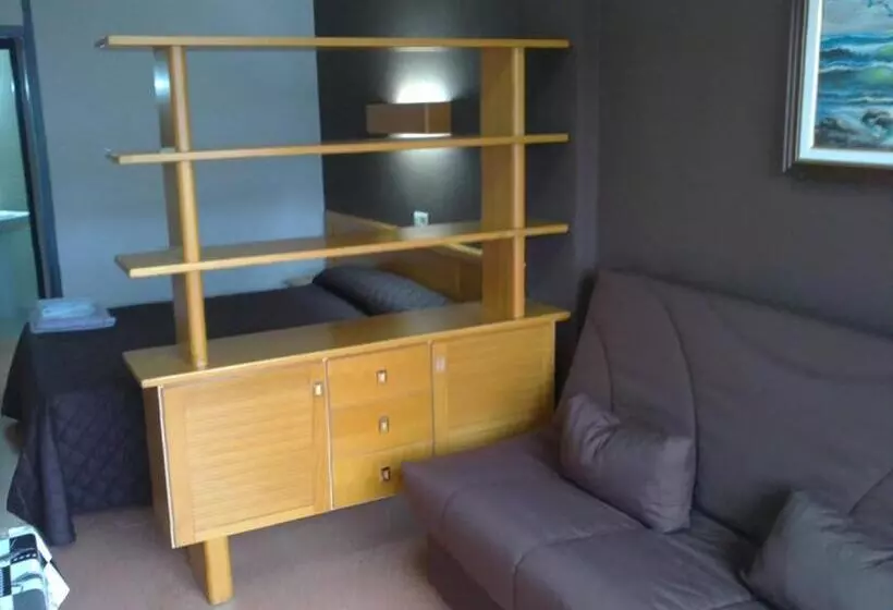 استودیوی استاندارد, Aparthotel Els Molins