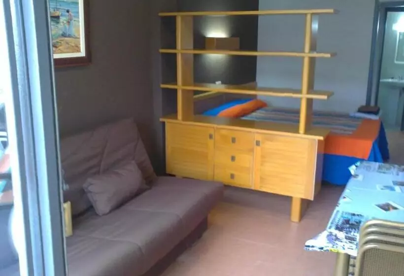 استودیوی استاندارد, Aparthotel Els Molins
