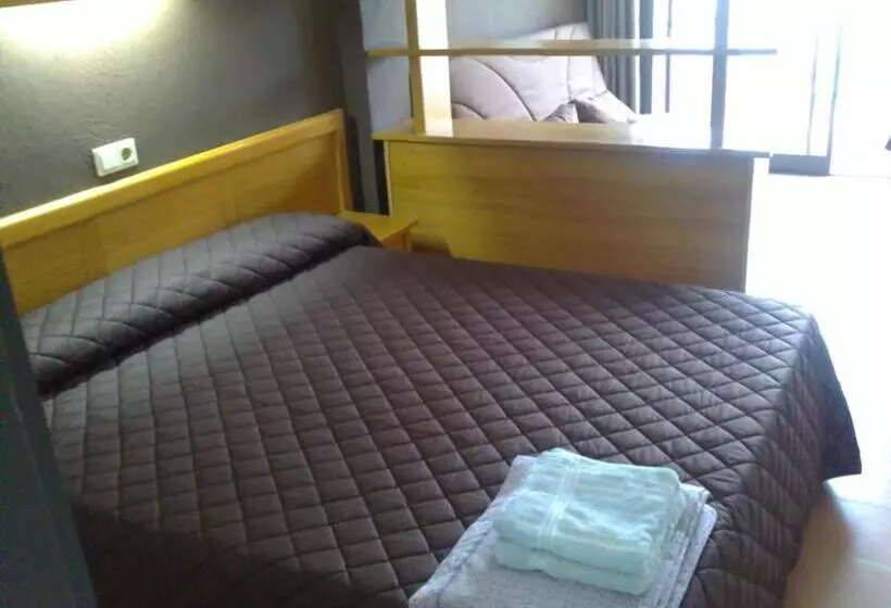 استودیوی استاندارد, Aparthotel Els Molins