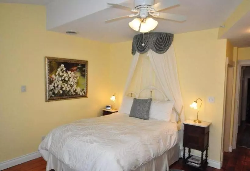 اتاق سوپریور با تخت دو نفره بزرگ, Brockamour Manor Bed And Breakfast