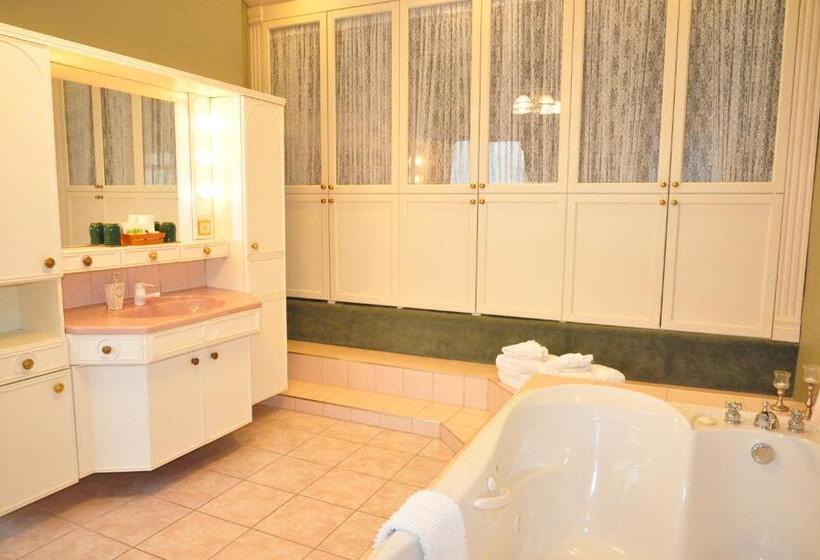 带大床的高级房间, Brockamour Manor Bed And Breakfast