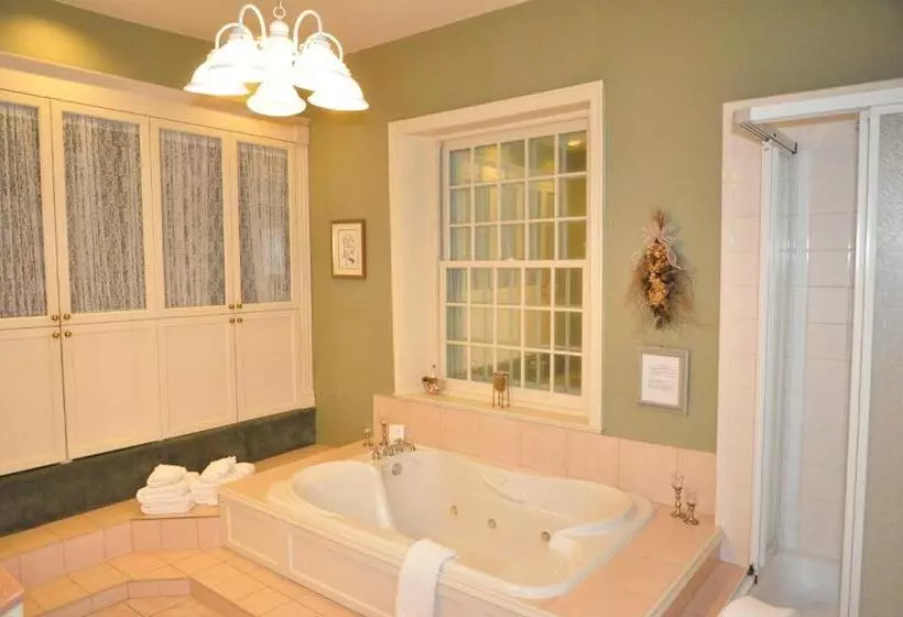 اتاق سوپریور با تخت بزرگ, Brockamour Manor Bed And Breakfast