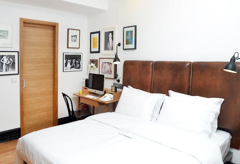 اتاق عادی, Browns Boutique