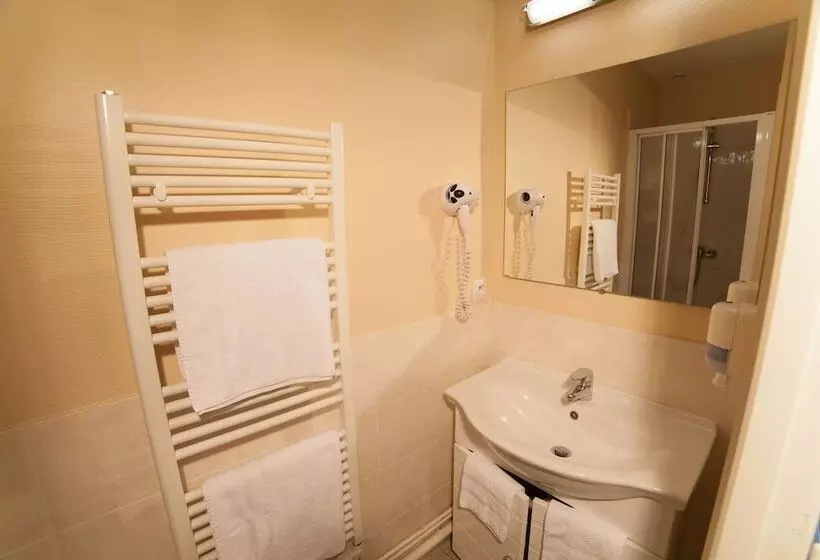 コンフォートルーム, Brit Hotel    Aux Hortensias    Lannion Perros Guirec