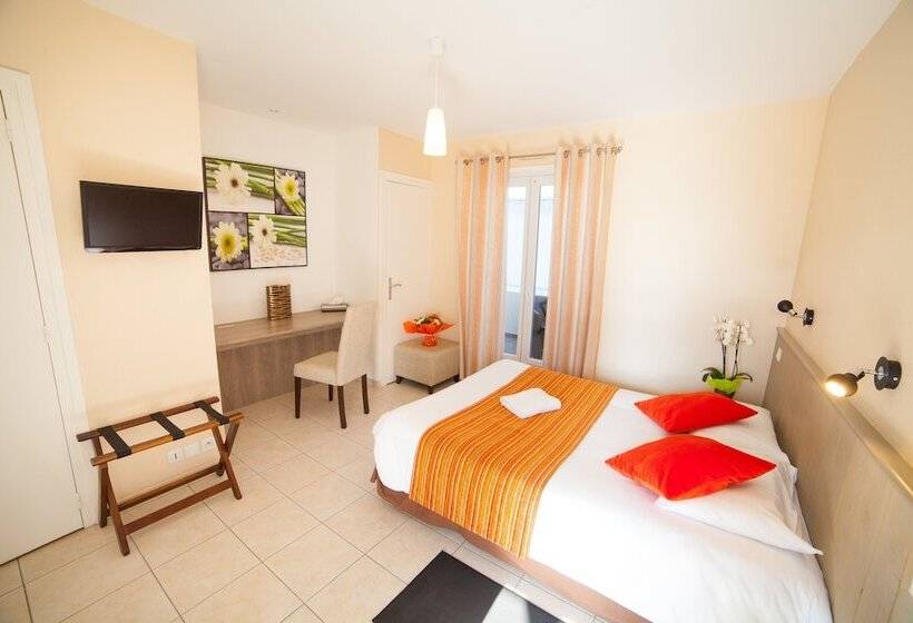 اتاق راحتی, Brit Hotel    Aux Hortensias    Lannion Perros Guirec