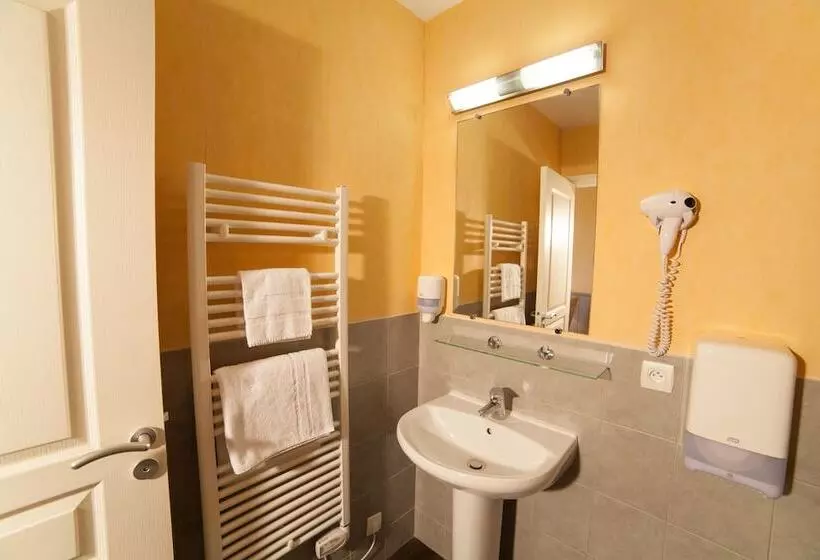 スタンダードルーム, Brit Hotel    Aux Hortensias    Lannion Perros Guirec