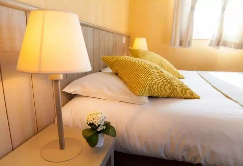 スタンダードルーム, Brit Hotel    Aux Hortensias    Lannion Perros Guirec