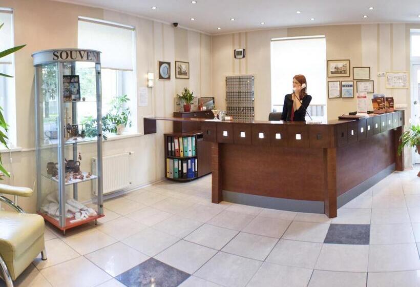 اتاق استاندارد سه نفره, Dinaburg Spa