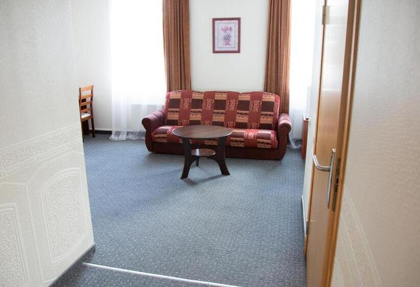 سوییت جونیور, Dinaburg Spa