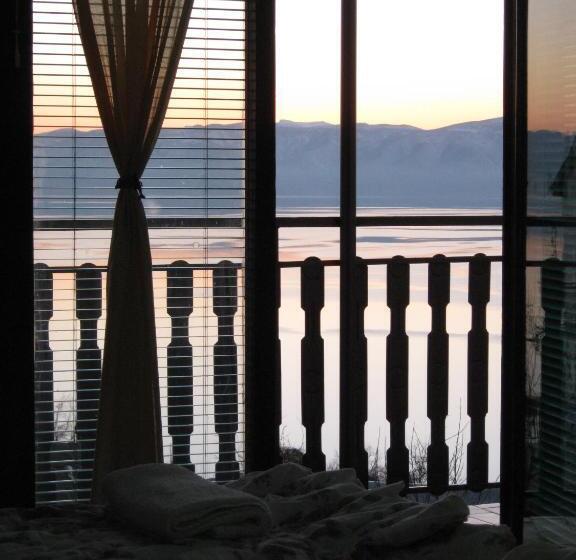 اتاق خانوادگی, Risto's Guest House