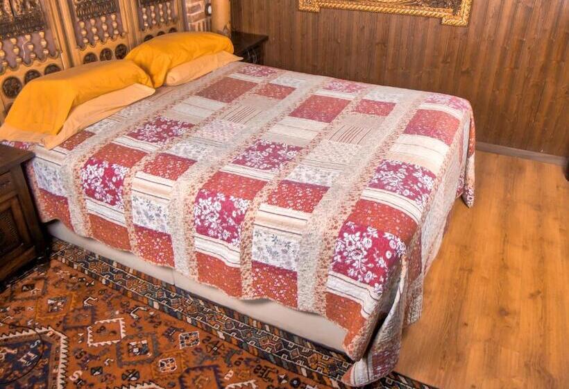 سوییت با چشم‌انداز باغ, Luna Del Valle