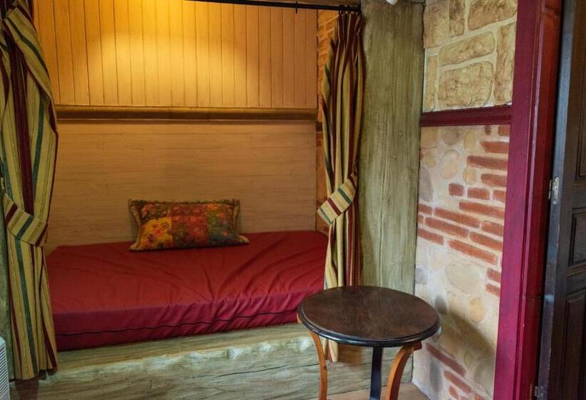 سوییت با چشم‌انداز باغ, Luna Del Valle