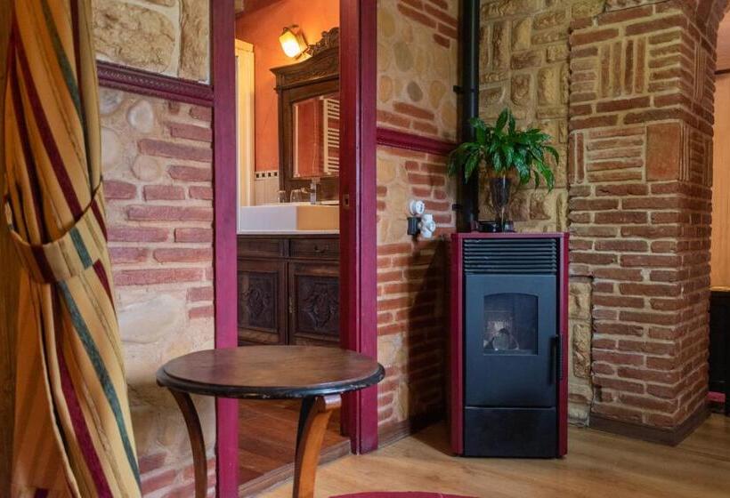 سوییت با چشم‌انداز باغ, Luna Del Valle