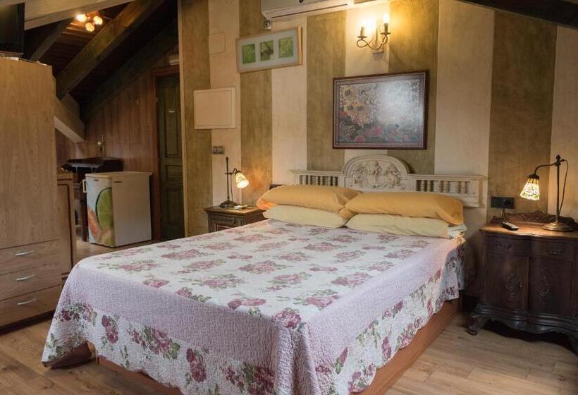 سوئیت پنت هاوس, Luna Del Valle