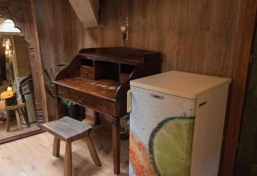 سوئیت پنت هاوس, Luna Del Valle