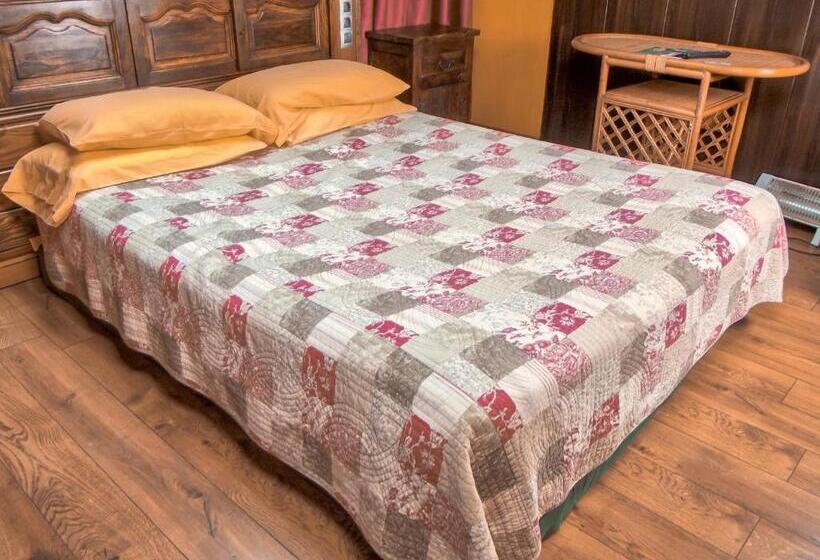 اتاق اکونومی, Luna Del Valle