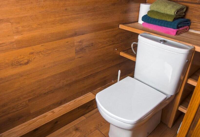 اتاق اکونومی, Luna Del Valle