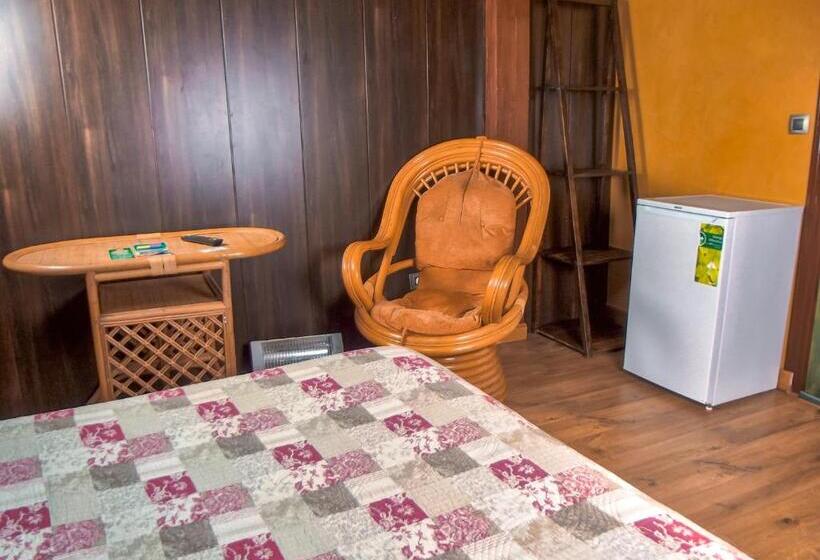 اتاق اکونومی, Luna Del Valle