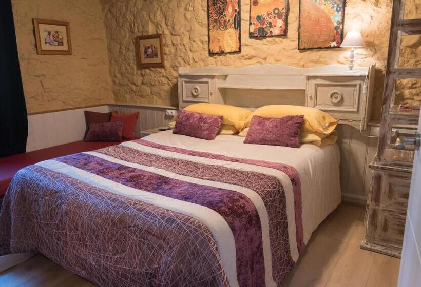 اتاق لوکس, Luna Del Valle