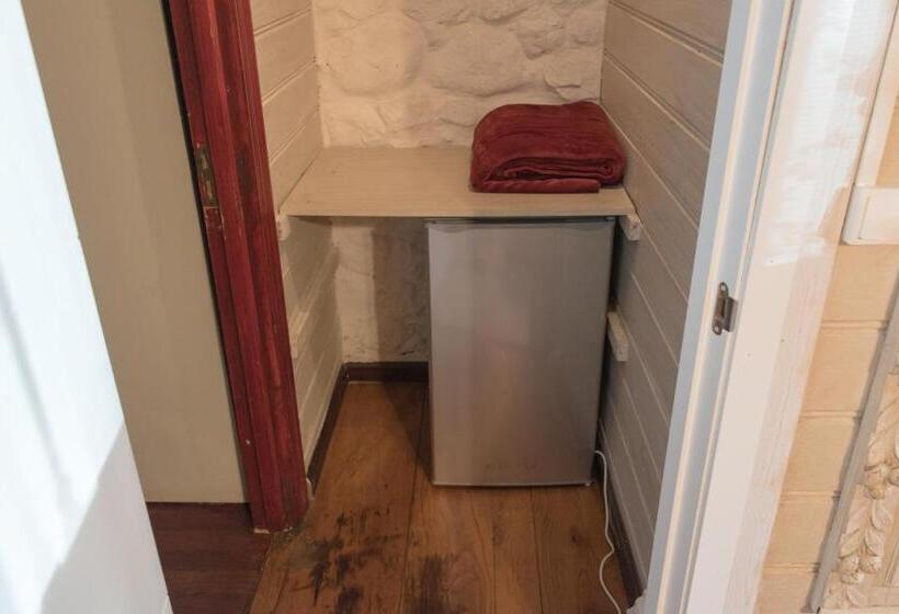 اتاق لوکس, Luna Del Valle