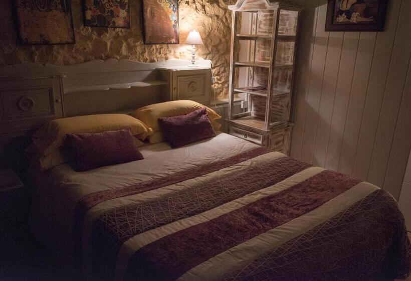 اتاق لوکس, Luna Del Valle