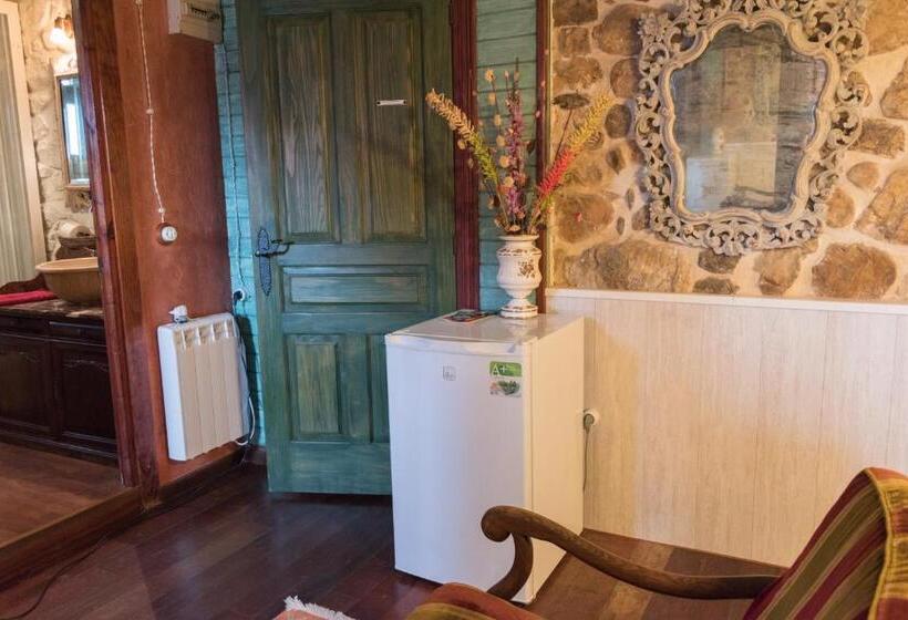 اتاق اجرایی سه نفره, Luna Del Valle