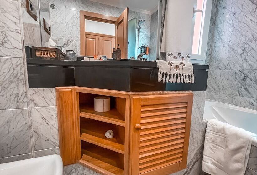 חדר סופריור נוף לים, The Marbella Heights Boutique