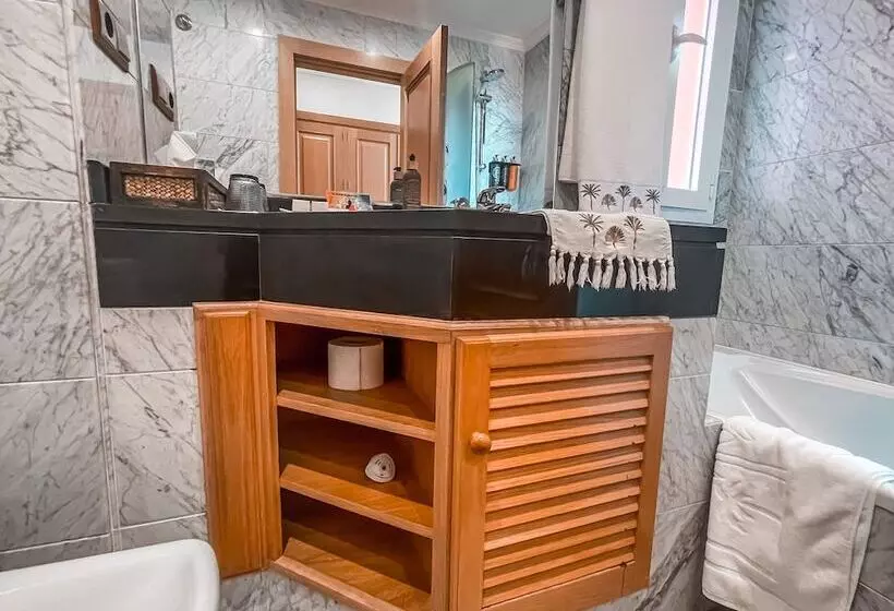 اتاق سوپریور با چشم‌انداز دریا, The Marbella Heights Boutique