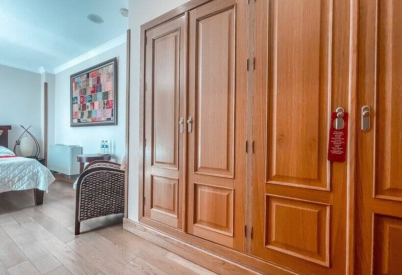 חדר סופריור נוף לים, The Marbella Heights Boutique