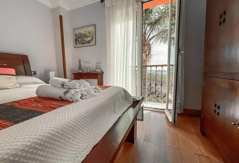 اتاق لوکس با چشم‌انداز دریا, The Marbella Heights Boutique