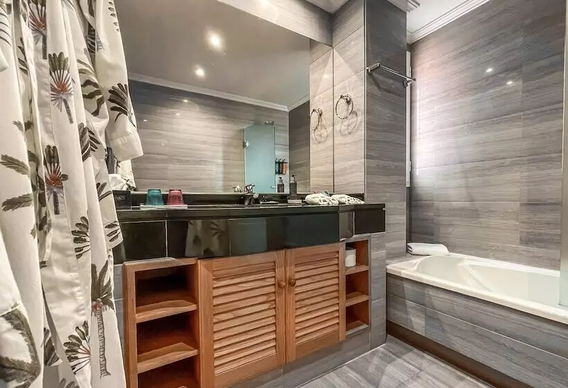 اتاق سوپریور با چشم‌انداز دریا, The Marbella Heights Boutique