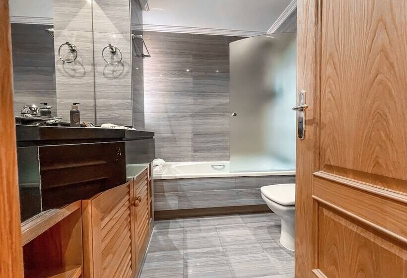 חדר סופריור נוף לים, The Marbella Heights Boutique