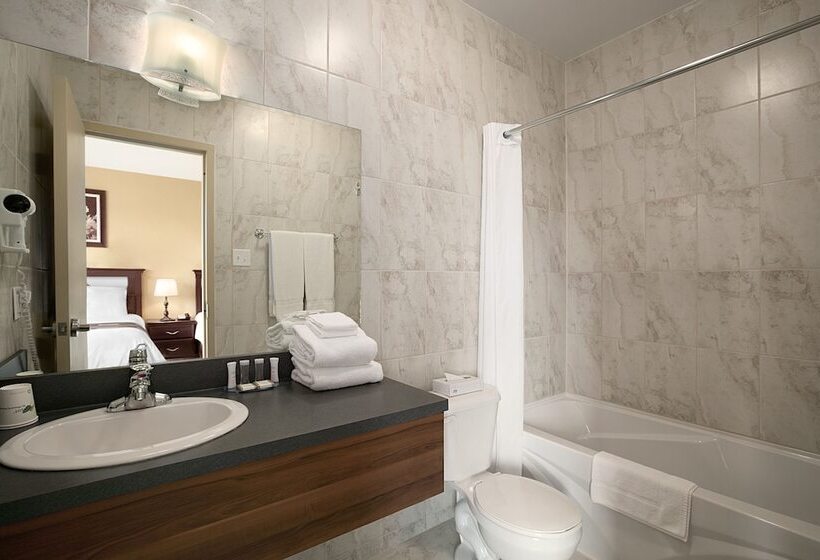 ２ダブルベッドのスタンダードルーム, Days Inn By Wyndham Montreal East