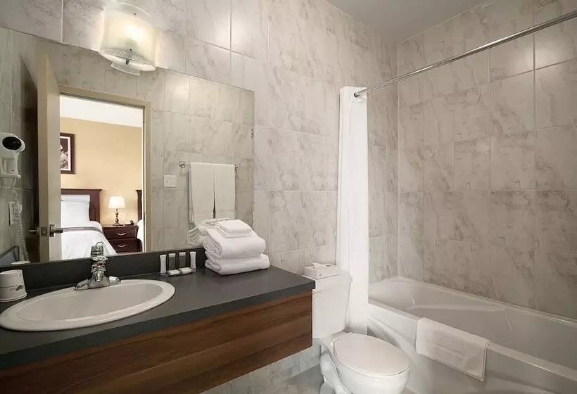 ２ダブルベッドのスタンダードルーム, Days Inn By Wyndham Montreal East