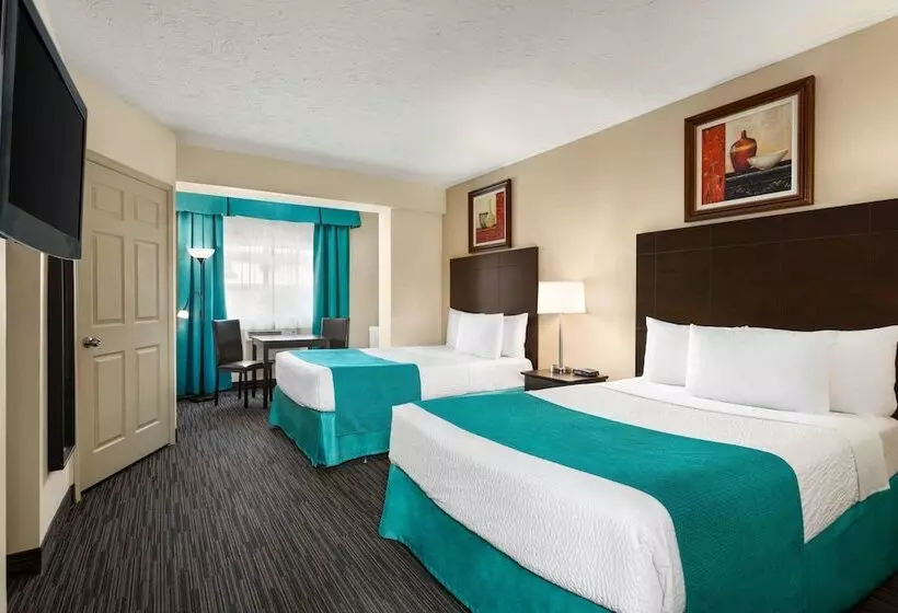 ２ダブルベッドのスタンダードルーム, Days Inn By Wyndham Montreal East
