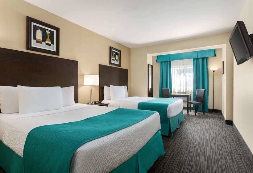 ２ダブルベッドのスタンダードルーム, Days Inn By Wyndham Montreal East