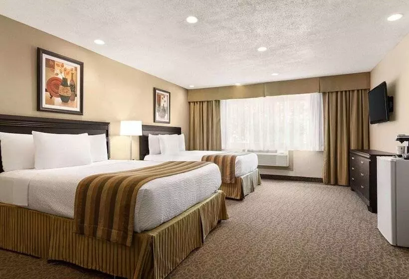 スイート, Days Inn By Wyndham Montreal East