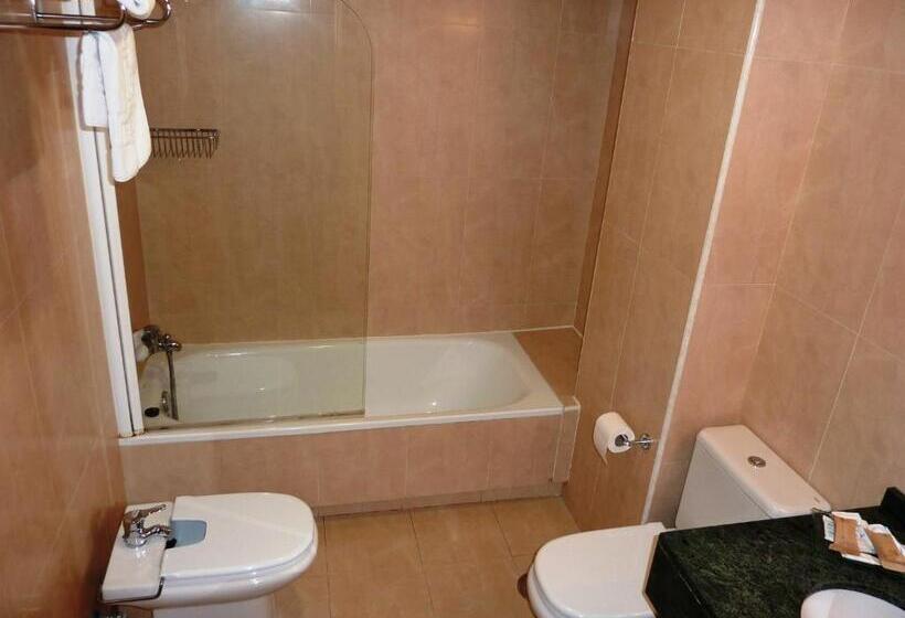 스탠다드 트리플 룸, Hostal La Morada