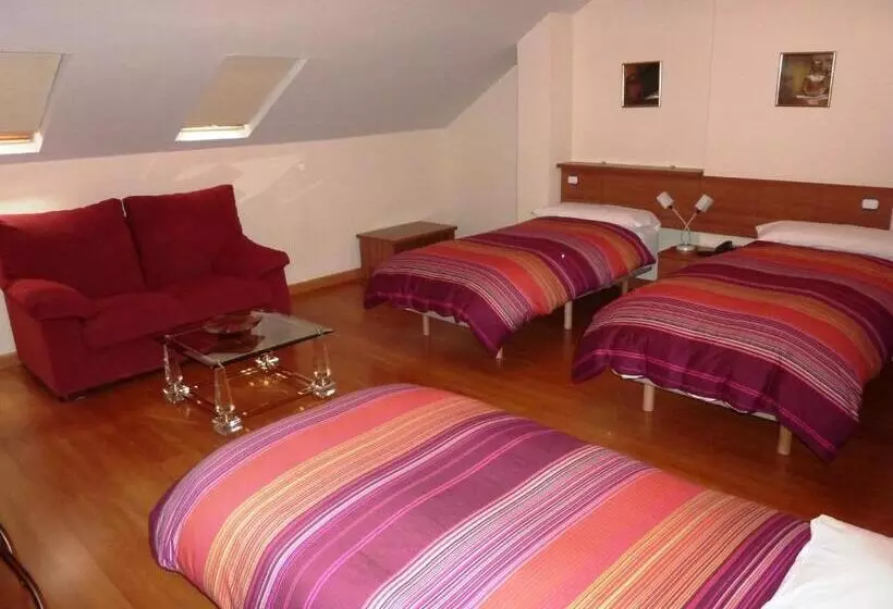 スタンダードトリプルルーム, Hostal La Morada